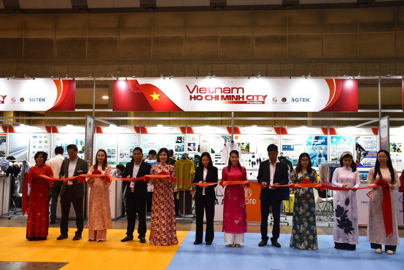 At the opening ceremony of the Vietnamese booth at he Fashion World Tokyo (FaW Tokyo) 2025 (Photo: VNA)