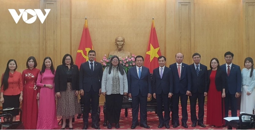 Ho Chi Minh National Academy of Politics President Nguyen Xuan Thang welcomes Tatiana Pugh Moreno, Venezuela’s Deputy Minister of Foreign Affairs, and her delegation