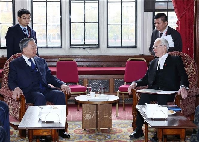 General Secretary of the Communist Party of Vietnam (CPV) Central Committee To Lam (left) meets with Speaker of the UK House of Lords John McFall (Baron McFall of Alcluith) in London on October 29. (Photo: VNA)