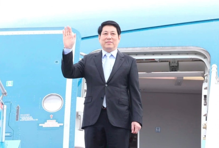 President Luong Cuong leaves Hanoi for the Republic of Korea to attend the 2025 APEC Economic Leaders’ Week in Gyeongju
