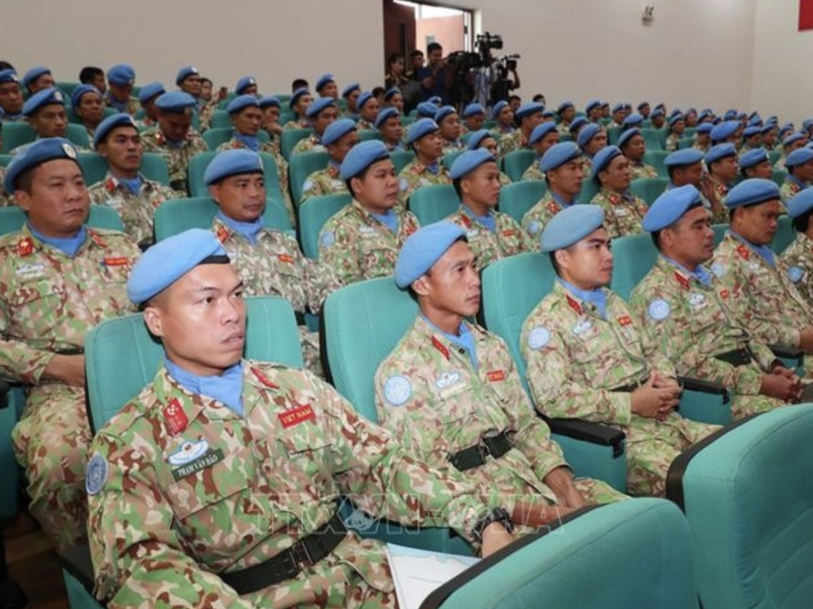 Members of the missions of Engineering Unit Rotation 3 and Level-2 Field Hospital Rotation 6 at the conference (Photo: VNA)