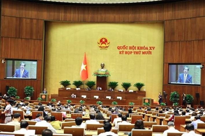 Deputies on October 22 morning listen to proposals and verification reports on three draft laws concerning the education sector. (Photo: VNA)