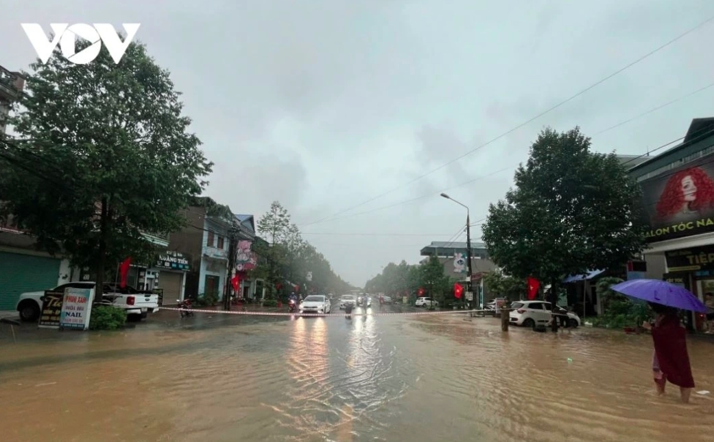 Many areas in Hanoi and Bac Ninh remain flooded