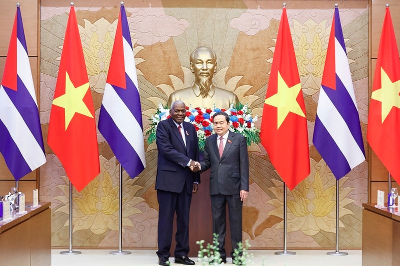 President of the National Assembly of People’s Power and President of the Council of State of Cuba Esteban Lazo Hernández (L) and Vietnamese National Assembly Chairman Tran Thanh Man. (Photo: VNA)