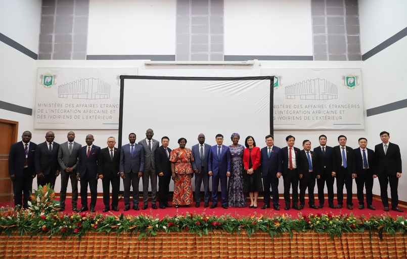 On July 10, 2025, a seminar on Vietnam – Côte d’Ivoire economic policy and cooperation takes place at the headquarters of the Côte d’Ivoire Ministry of Foreign Affairs, African Integration and Ivorians Abroad, with the participation of nearly 200 delegates. (Photo: VNA)