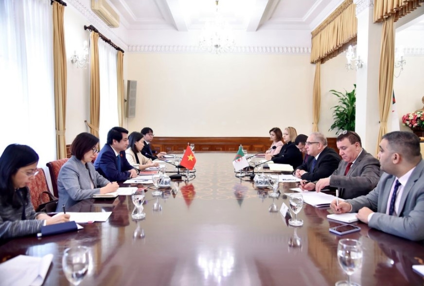 The fourth Vietnam - Algeria political consultation in Hanoi on October 27 (Photo: Vietnamese Ministry of Foreign Affairs)