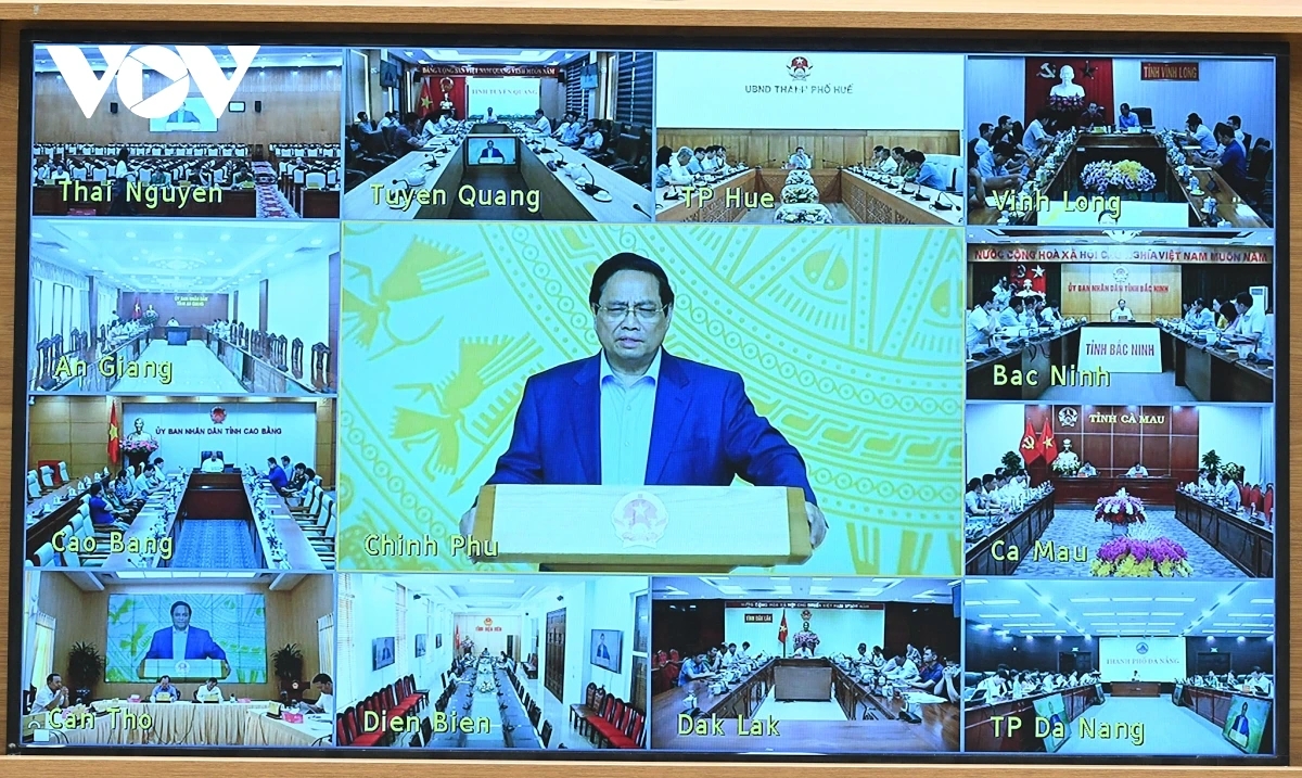 Prime Minister Pham Minh Chinh chairs the second session of the Central Steering Committee on Housing Policy and the Real Estate Market in Hanoi on October 11