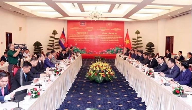 At the 7th meeting between the Vietnamese Ministry of National Defence and the National Council of the Solidarity Front for the Development of Cambodia Motherland (Photo:VNA) 