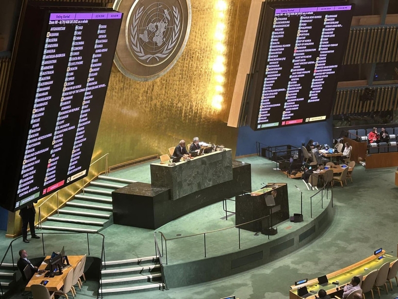 A UN session adopts the Hanoi Convention on December 24, 2024 (Photo: VNA)