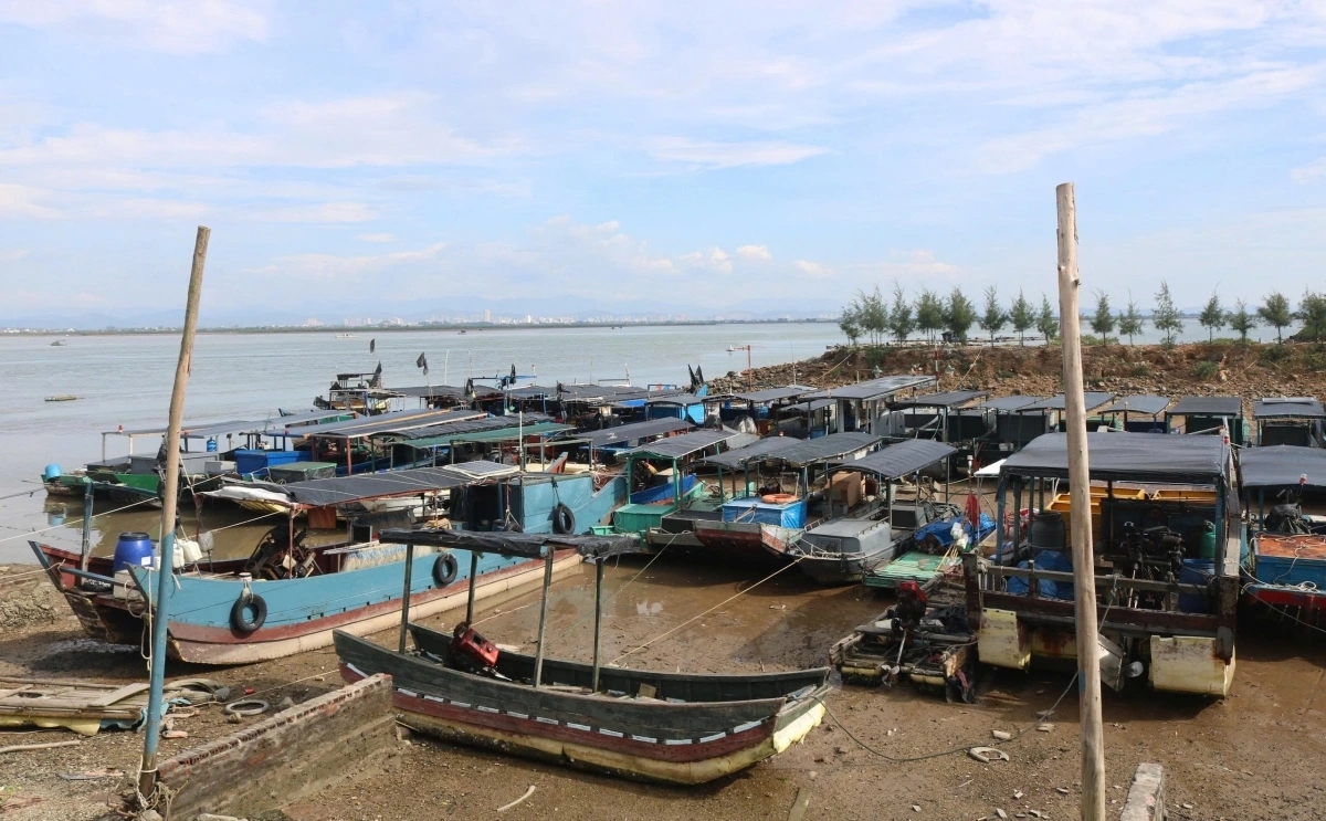 Vessels in Mong Cai, Quang Ninh province have been anchored at safe locations ahead of the typhoon's landfall.