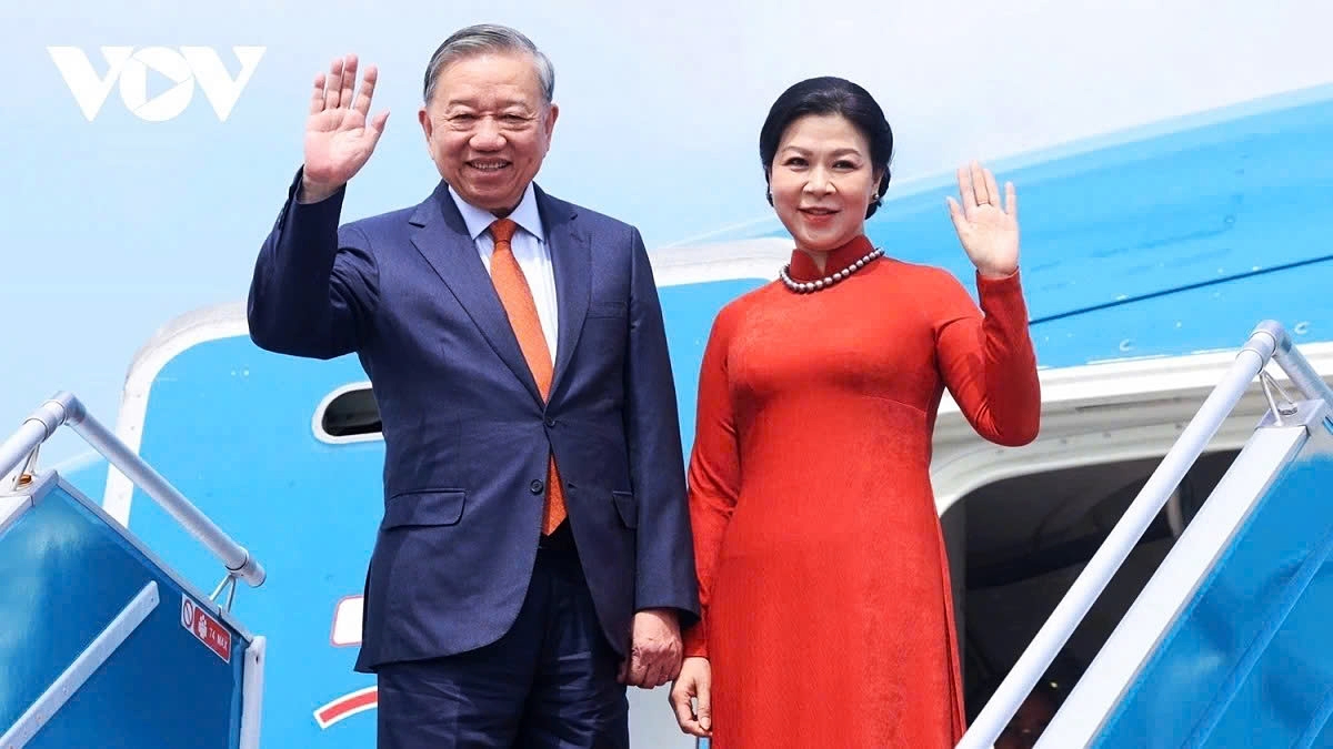 Vietnamese Party General Secretary To Lam and his spouse