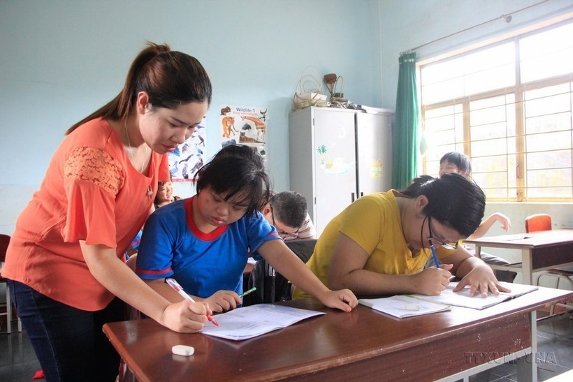 A class for Agent Orange/dioxin victims in Gia Lai province