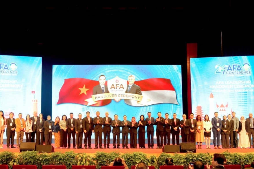 A ceremony marks the official handover of the AFA Chairmanship from Vietnam to Indonesia at the AFA 24 on October 30 (Photo: VNA)