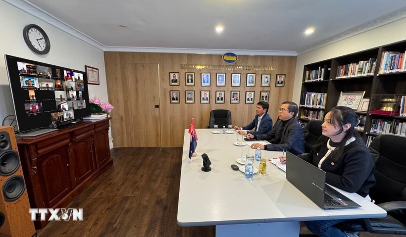The Vietnamese Embassy in Australia joins the online meeting. (Photo: VNA)
