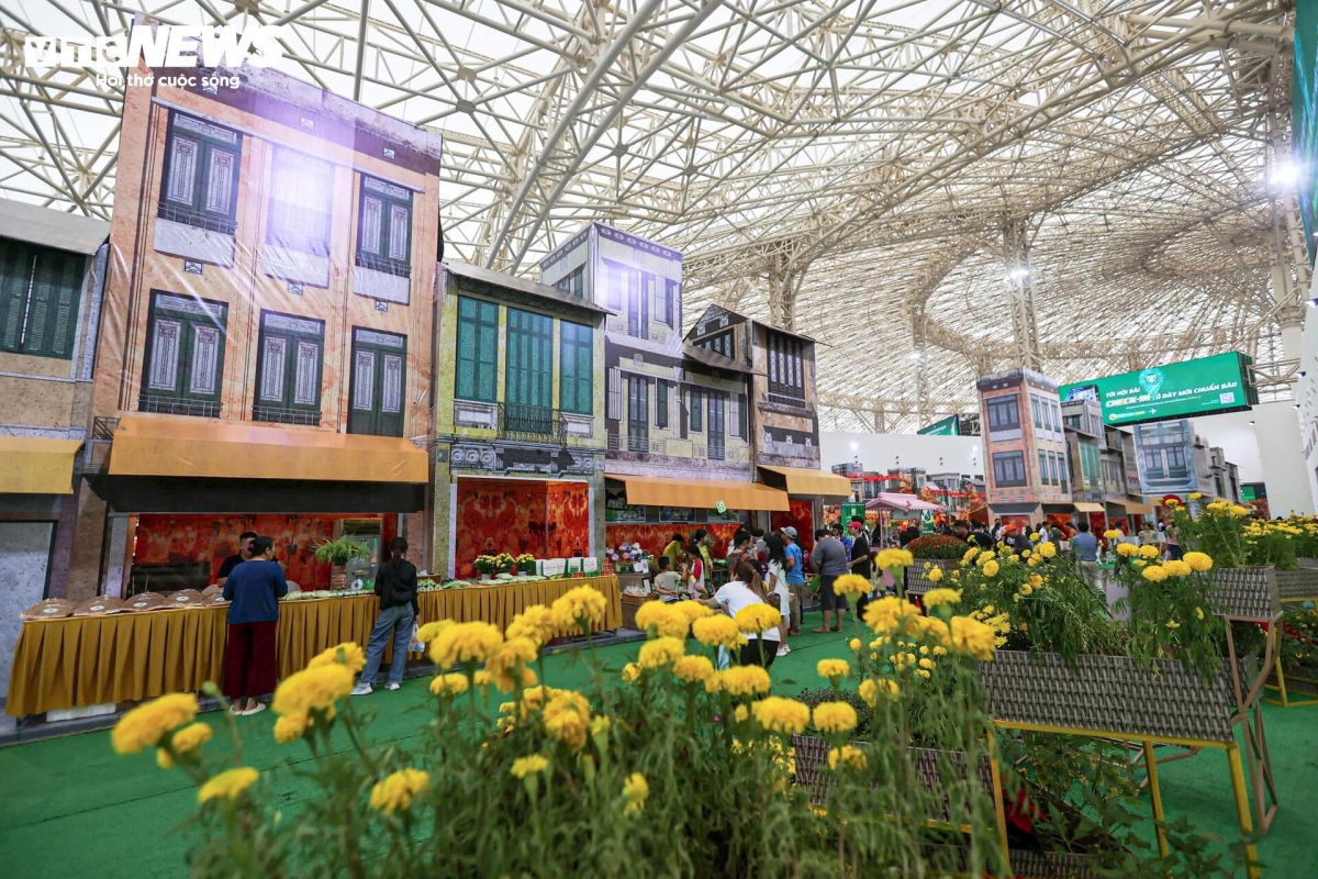 The first Autumn Fair 2025 in Hanoi runs until November 4, welcoming visitors from the capital and beyond to explore, shop, and experience the country’s diverse regional cultures.