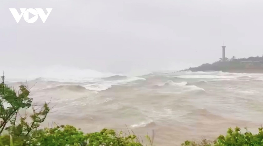 Cold air weakens the storm but brings heavy rain to central provinces