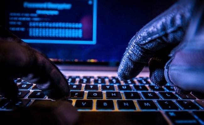 Fraudsters have leveraged AI technology to create higher-quality videos, flawless and logical phishing messages and emails with deep personalisation. (Photo: Internet)
