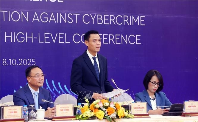 Deputy Minister of Foreign Affairs Dang Hoang Giang speaks at the press briefing in Hanoi on October 8. (Photo: VNA)