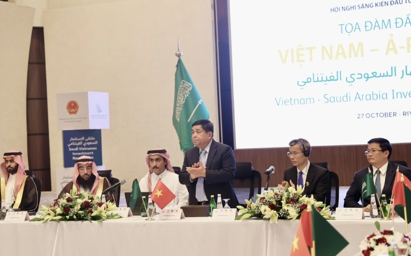 Deputy PM Nguyen Chi Dung chairs the Vietnam–Saudi Arabia Investment Forum (Photo:VGP)