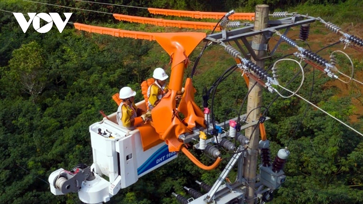 Power projects must be accelerated to meet the demand of the national economy in the coming years, according to Deputy Prime Minister Bui Thanh Son. (Illustrative image)