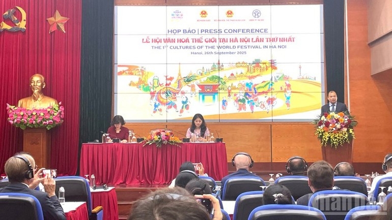 Press conference for the 1st Cultures of the World Festival in Hanoi
​​​​​​(Photo: Ngoc Lien/nhandan.vn)