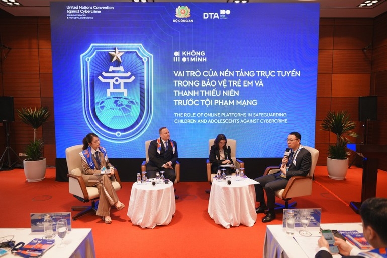 The discussion on the role of online platforms in protecting children and adolescents from cybercrime in Hanoi on October 25 (Photo: nhandan.vn)