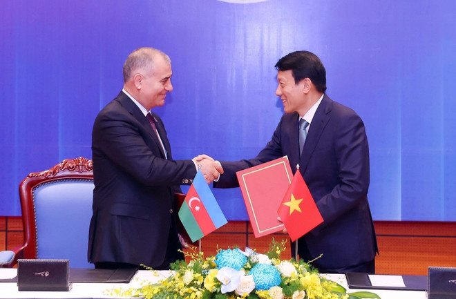 Minister of Public Security General Luong Tam Quang (R) and Azerbaijani Chief of the State Security Service Ali Naghiyev. (Photo: VNA)