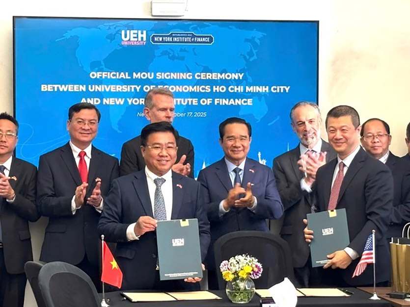 MoU on human resource training between the University of Economics Ho Chi Minh City and the New York Financial Institute. (Photo: hcmcpv.org.vn)