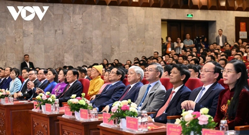 After two years of implementation, as of July 31, 2025, the Award’s Organizing Committee had received 1,110 journalistic entries in four categories, including print, online, radio, and television, from 90 central and local press agencies. With a spirit of democracy, objectivity, integrity, and high responsibility, members of the Final Jury unanimously selected 44 outstanding works to present four first prizes, ten second prizes, twelve third prizes, and eighteen consolation prizes.