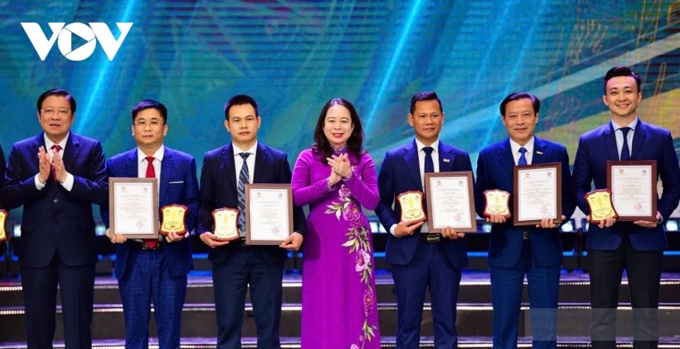 The VOV Online Newspaper is honored with the second prize for its four-part series titled “Interest groups behind the sale of public land in Thanh Hoa,” authored by Le Ngoc Hai and Phuong Giang.