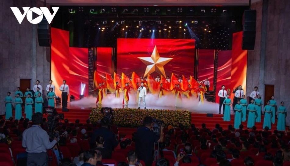 The winning works are highly topical, capturing emerging issues from real life and reflecting the truth while directly exposing and denouncing individuals and organizations involved in negative acts. Many entries highlight exemplary people and deeds, the courage to fight corruption, wastefulness, and wrongdoing, and demonstrate strong social impact. They also clearly show the supervisory and social criticism roles of the Vietnam Fatherland Front and socio-political organizations, as well as the active participation of the people in combating corruption, wastefulness, and negative phenomena.