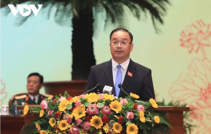 Nguyen Ngoc Viet, secretary of the Party Committee and Chairman of the People’s Council of Dong Da Ward presents on the two-tier local government model