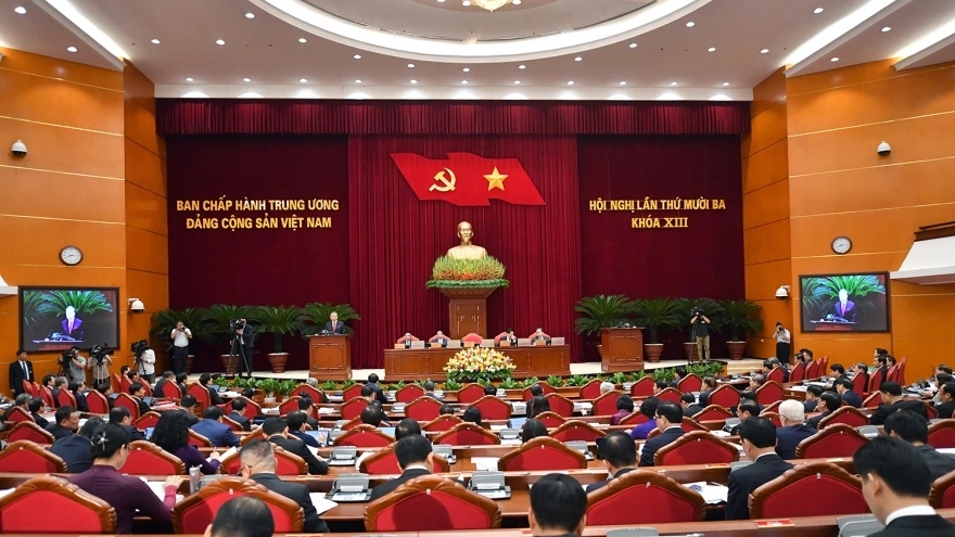 Senior Party members attend the 13th plenum of the Party Central Committee, discussing personnel plans and documents for the coming 14th National Party Congress