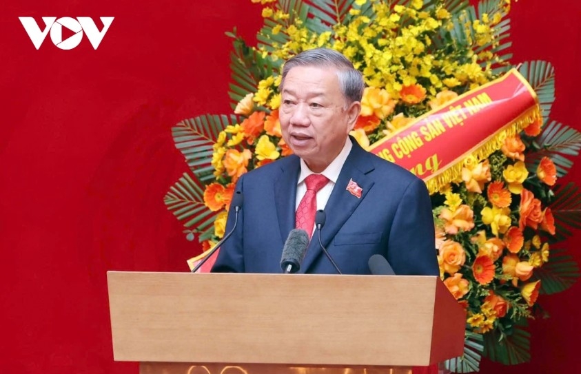 In his directives at the congress, Party General Secretary To Lam requests that in the current tenure, the entire Party Organization and the public security force nationwide focus on five key tasks, including leading efforts to firmly consolidate a peaceful and stable environment, build a disciplined, safe, and healthy society, and lay a solid foundation for the successful implementation of the 14th National Party Congress’s Resolution and the Party’s two strategic centennial goals.