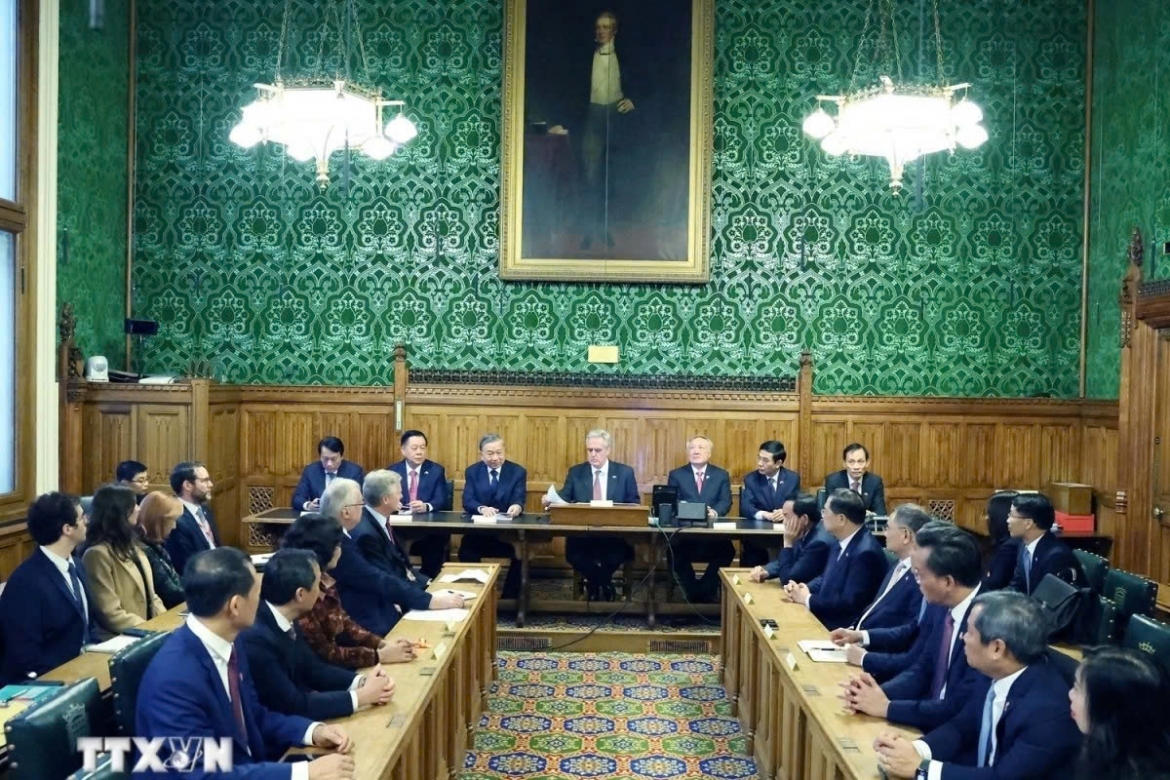 Addressing a meeting with members of the UK’s All-Party Parliamentary Group for Vietnam (Vietnam APPG) in London on October 29, General Secretary Lam highlights Vietnam APPG’s activities to boost the Vietnam-UK cooperation in culture, education and training, and people-to-people exchanges. (Photo: VNA)