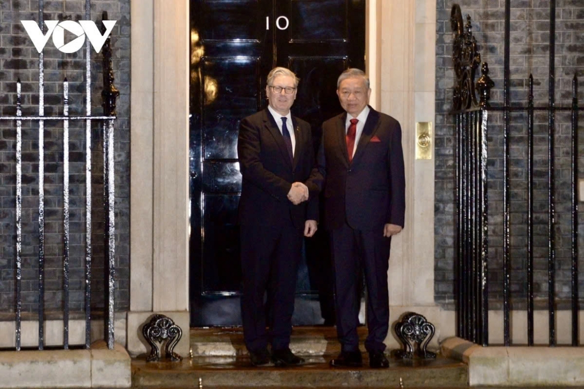 On the afternoon of October 29, UK Prime Minister Keir Starmer chairs an official welcome ceremony for and holds talks with General Secretary of the Communist Party of Vietnam Central Committee To Lam in London.