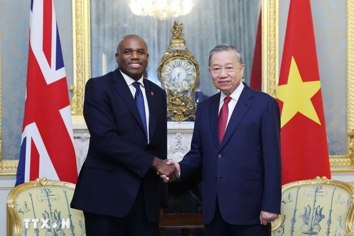 Also, on October 29, Party General Secretary To Lam meets with UK Deputy Prime Minister David Lammy in London. Party chief suggests that following his visit, both governments quickly draft an Action Plan, reinforce existing cooperation mechanisms, and establish new ones if needed. The aim, he says, is to strengthen collaboration, reinforce political trust, raise two-way trade to US$15 billion, and jointly launch several flagship projects that reflect the growing strength of the partnership. (Photo: VNA)