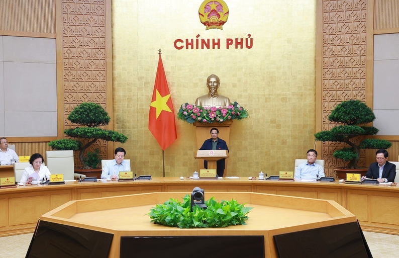 At the Government meeting on the implementation of the two-tier local government model in Hanoi on October 29 (Photo: VNA)