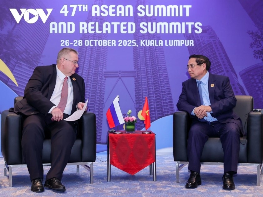 PM Pham Minh Chinh meets Russian Deputy Prime Minister Alexey Overchuk