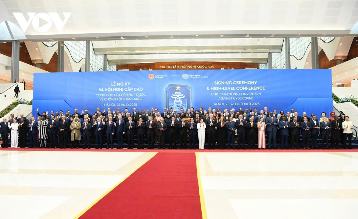 Representatives from UN member states and regional and international organisations at the signing ceremony of the Hanoi Convention