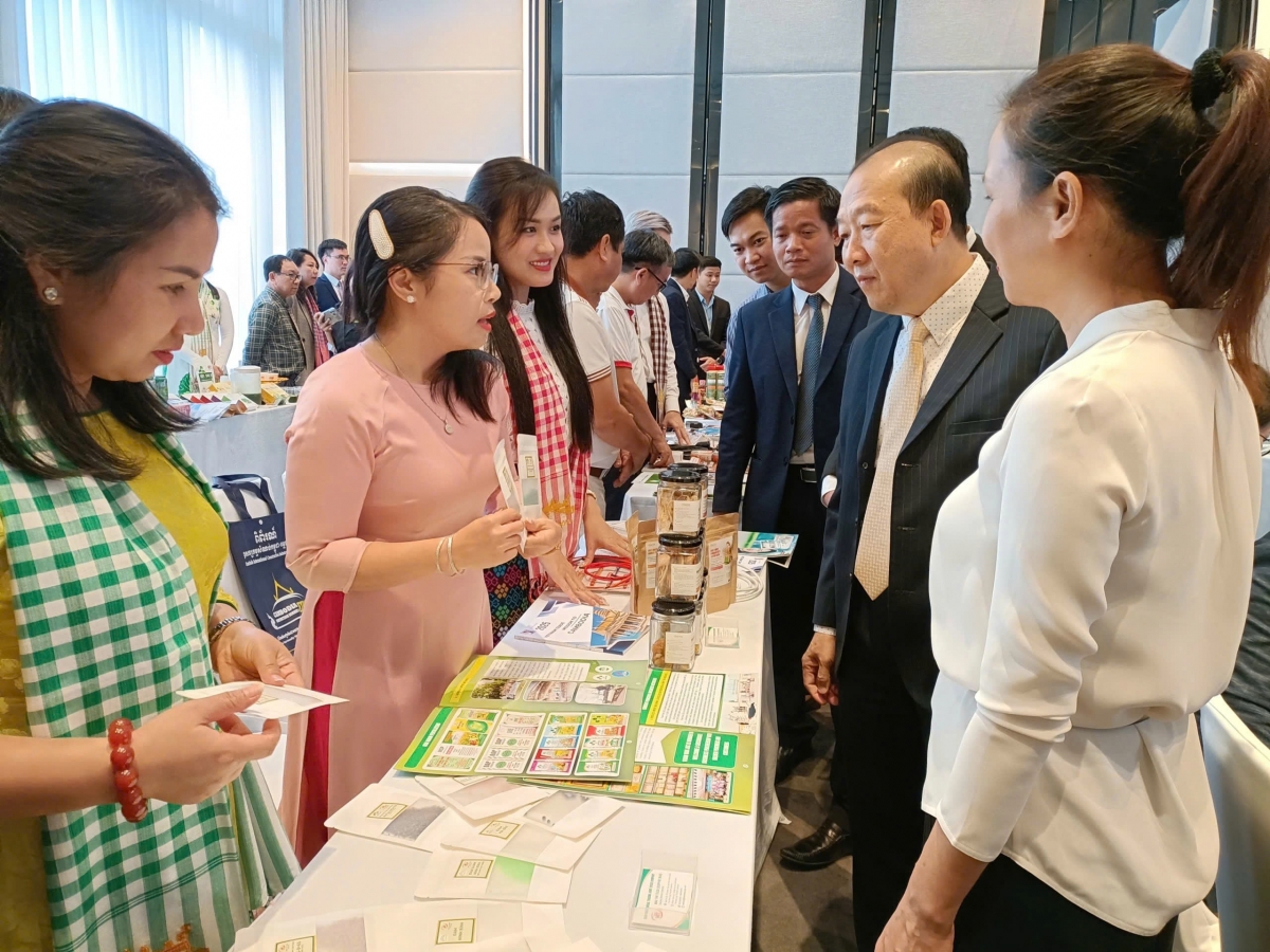 Business representatives from both countries at a Vietnam–Cambodia business networking conference held in Cambodia on August 28. (Photo: Vietrade)