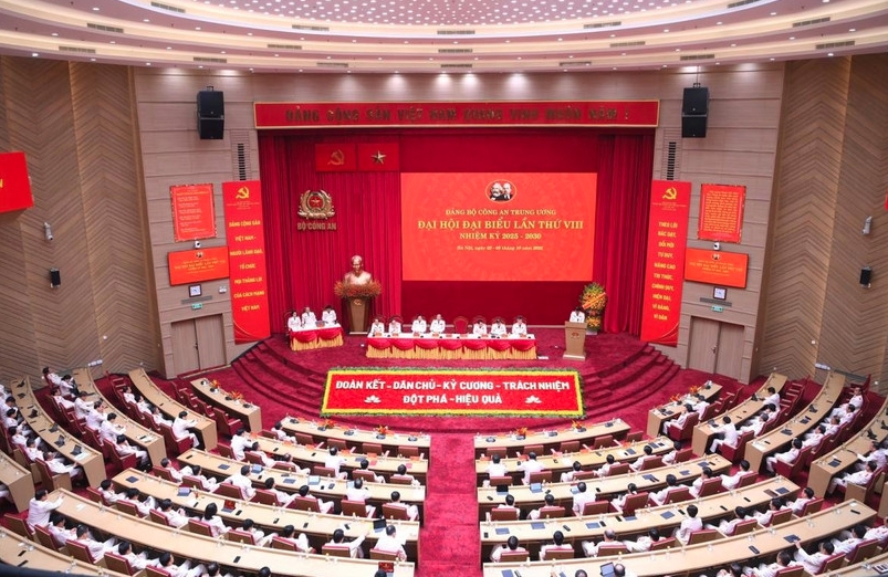 At the closing ceremony of the 8th Congress of the Central Public Security Party Organisation (Photo: VNA)