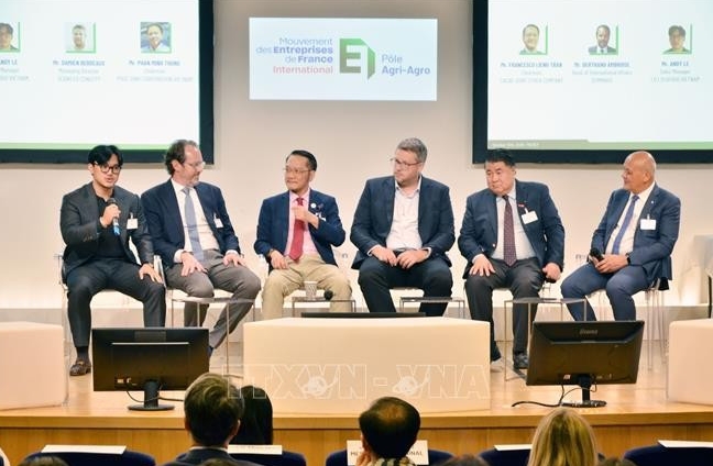 At a B2B business networking session within the forum. (Photo: VNA)