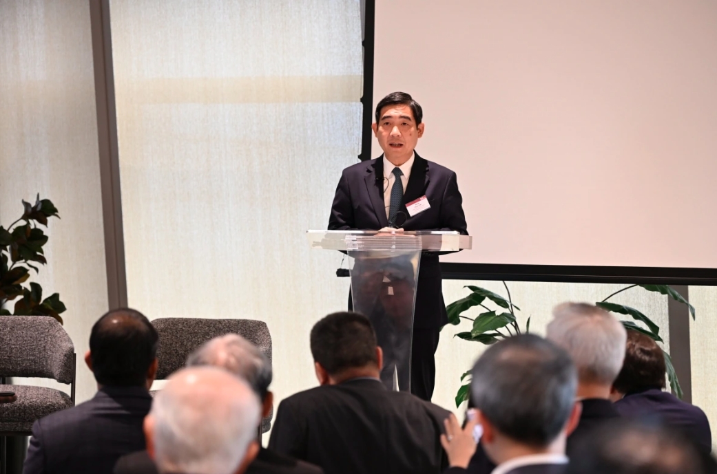 Vietnamese Ambassador to Thailand Pham Viet Hung speaks at the event