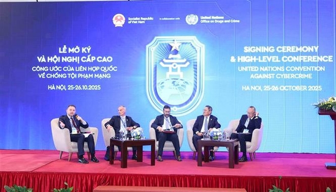 Speakers at the seminar. (Photo: VNA)