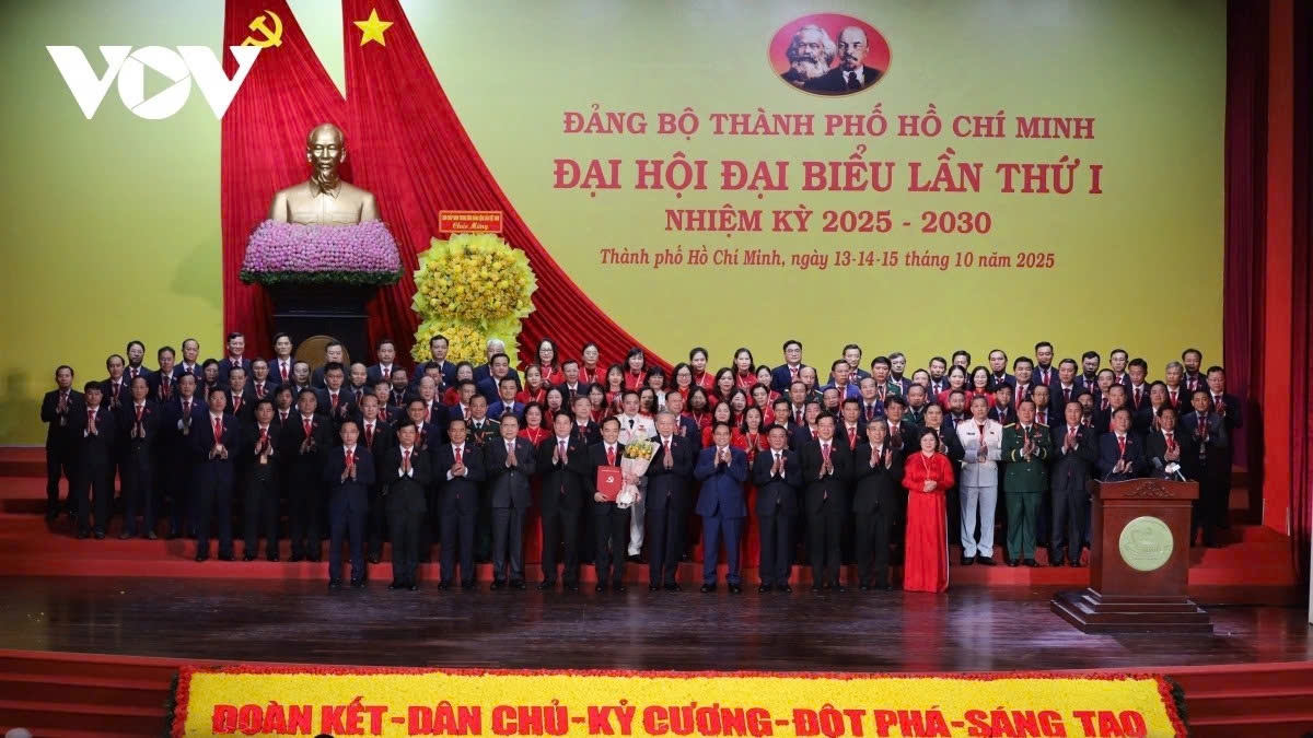 Senior Party and State leaders such as Party General Secretary To Lam, President Luong Cuong, Prime Minister Pham Minh Chinh, and National Assembly Chairman Tran Thanh Man, attend the congress