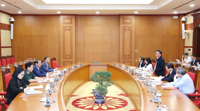 The meeting of the sub-committee for the organisation of the 14th National Party Congress on October 24 (Photo: VNA)