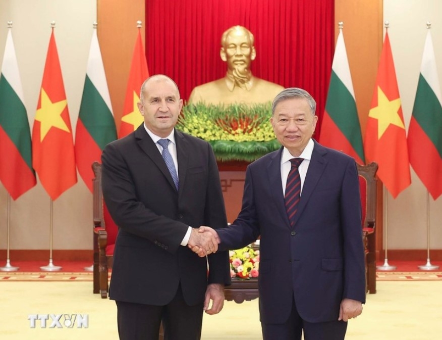 Vietnamese Party General Secretary To Lam (R) receives President of the Republic of Bulgaria Rumen Radev on the occasion of the latter's official visit to Vietnam in 2024. (Photo: VNA)