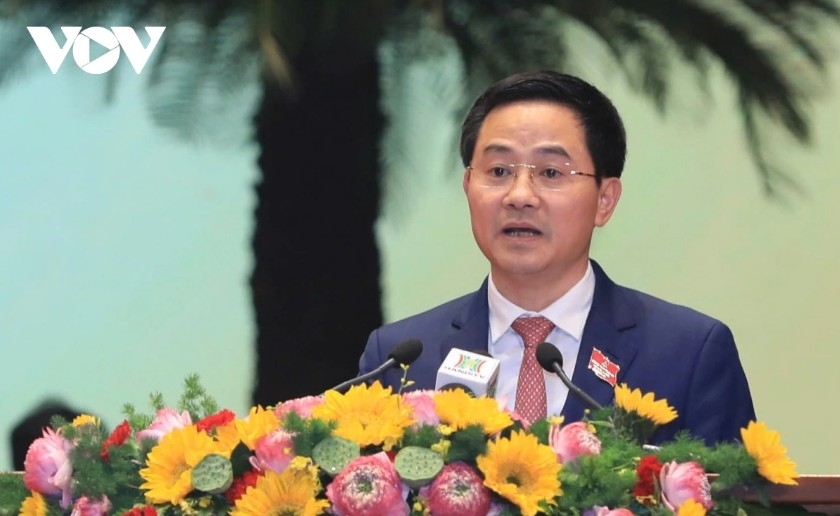 Director of the Hanoi Department of Science and Technology Tran Anh Tuan delivers a presentation on science and technology