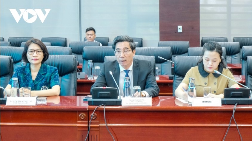Vice Chairman of the Da Nang City People’s Committee Tran Chi Cuong speaks at the working session
